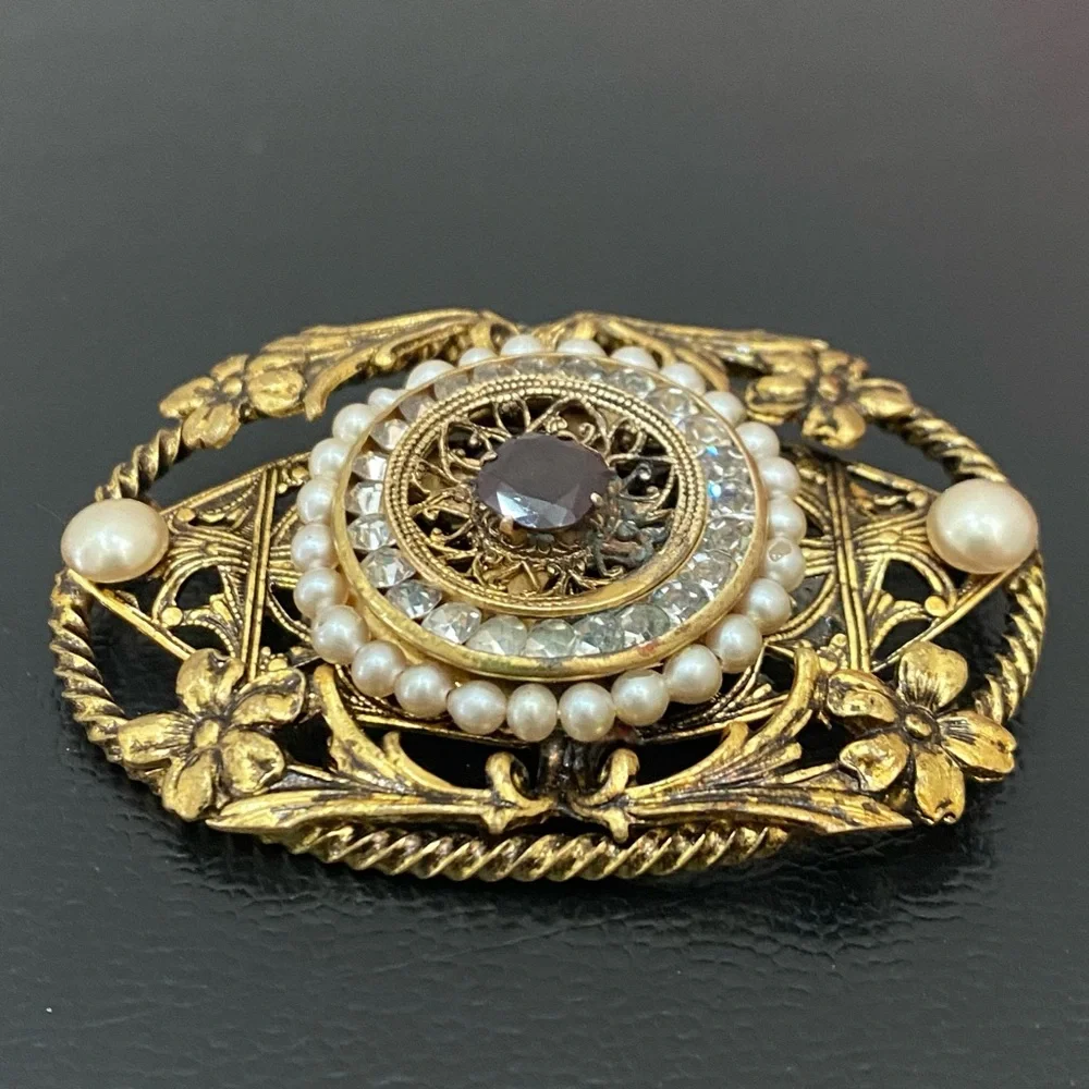 Vintage Unsigned Filigree Garnet Birthstone Faux Pearl Ornate Gold-tone Brooch - Picture 3 of 12